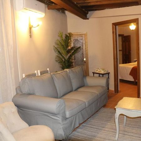 Apartamentos Coliseo Толедо Екстериор снимка